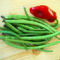 320 x 320: FOOD - GREEN BEANS AND A RED PEPPER