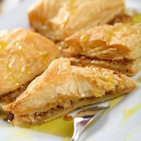 320 x 320: FOOD - DESSERT - GREEK - SYRUPED PHYLLO PASTRY STUFFED WITH CHOPPED NUTS (BAKLAVA)