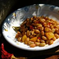 210 x 210: FOOD - BEAN STEW WITH POTATOES, BELL PEPPERS AND CRANBERRIES