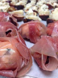 Baked Figs in prosciutto with gorgonzola