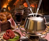 Meat Fondue with Tomato Sauce