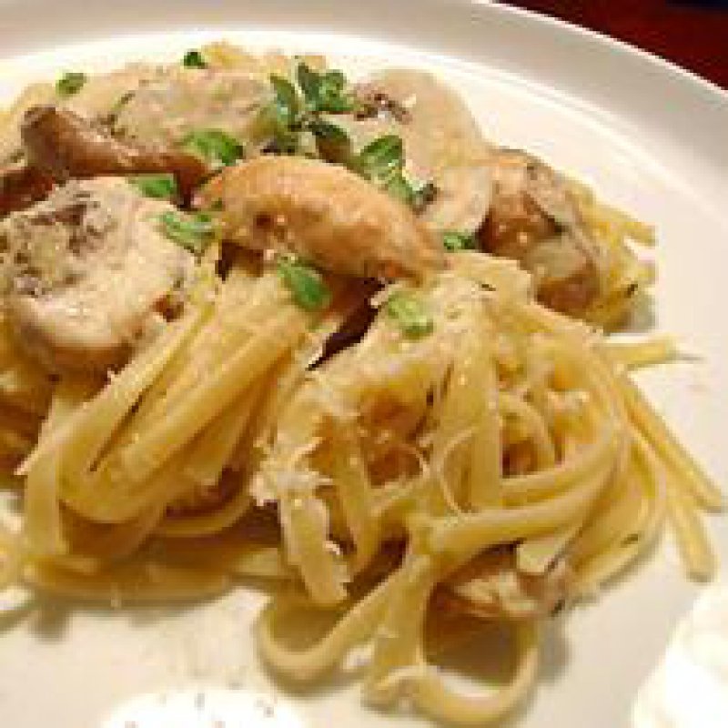 LINGUINE WITH FRESH MUSHROOMS, LEMON AND THYME