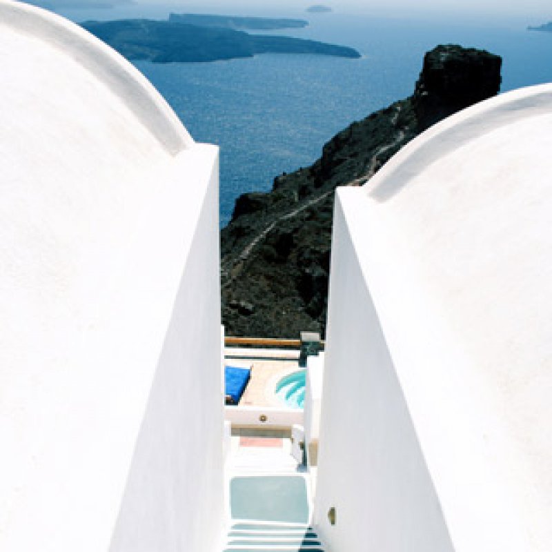 GREECE - CYCLADES - SANTORINI - WHITE WALLS