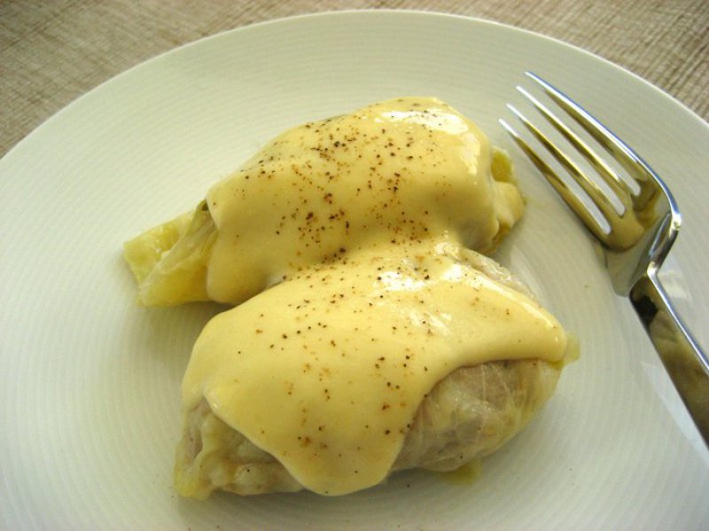 444 x 592: FOOD - GREECE - STUFFED CABBAGE ROLLS WITH EGG LEMON SAUCE (LAHANODOLMADES AVGOLEMONO)