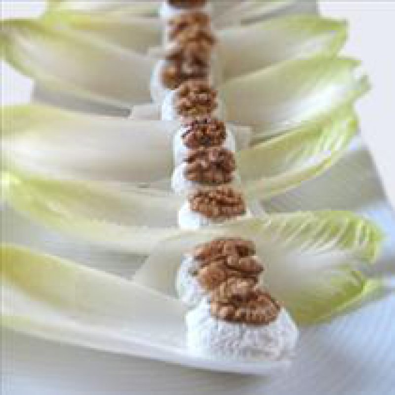 CHICORY LEAVES WITH GORGONZOLA AND WALNUTS