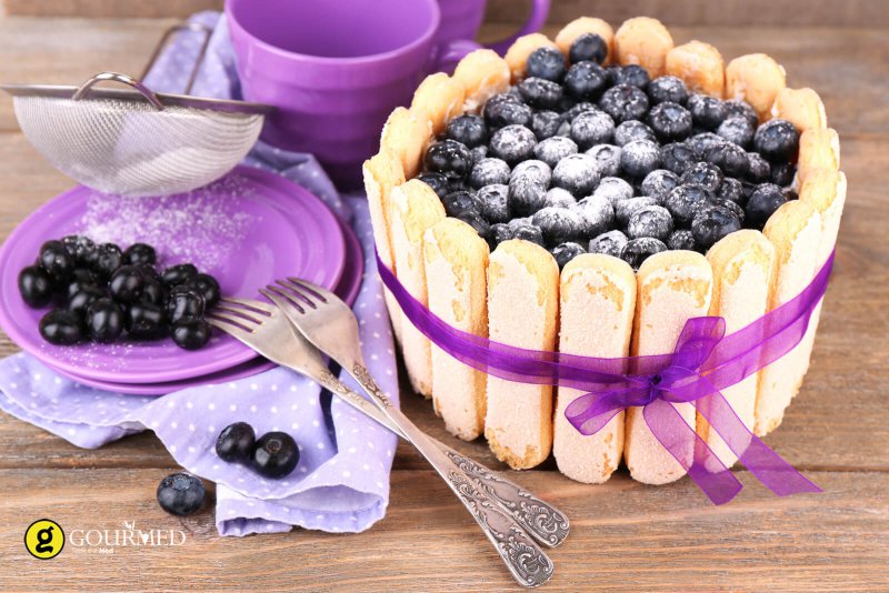Σαρλότ με ανθότυρο γιαούρτι και blueberries 