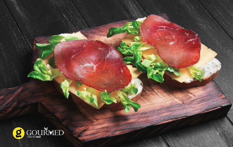 Bruschetta with bresaola and Taleggio cheese