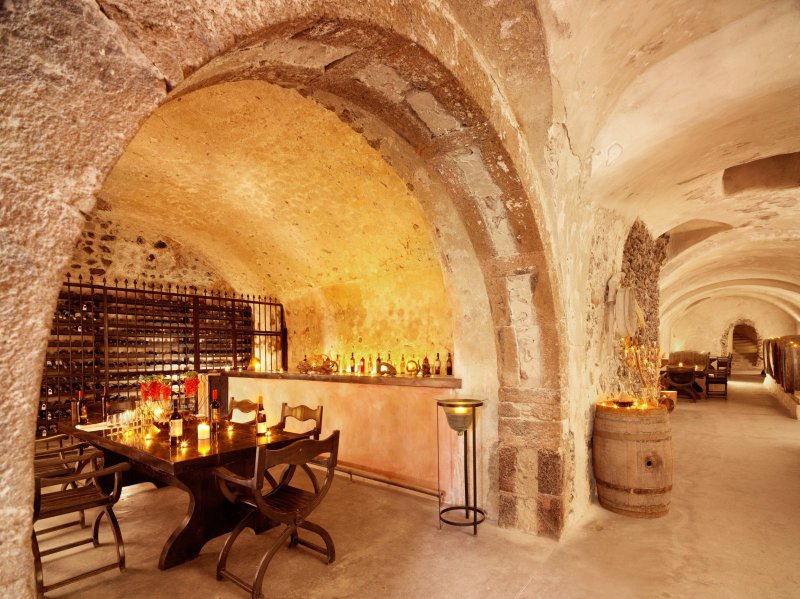 Vinsanto and Canava wine bar in Megalochori
