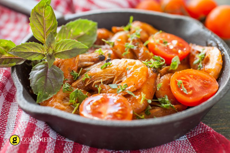  Prawns with Tomato and Basil Pesto