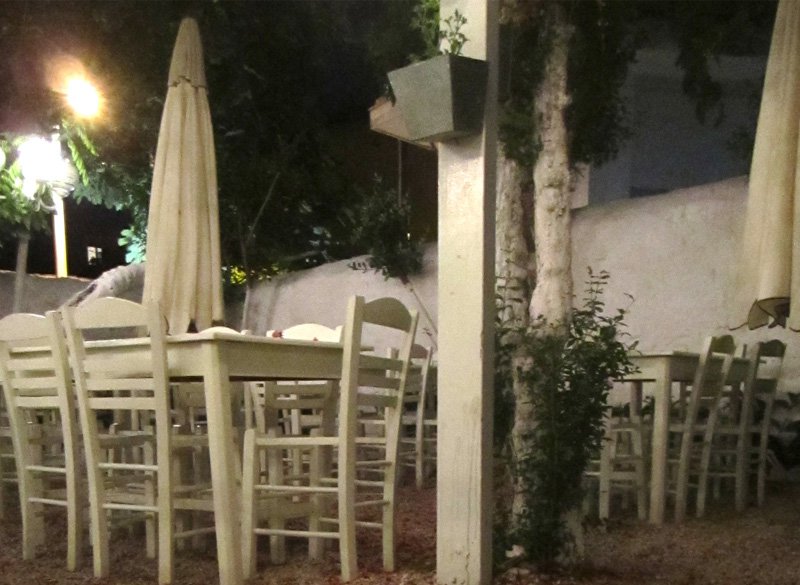 Kouvelos (Taverna tou Kouvelou), carefully tamed and island-like