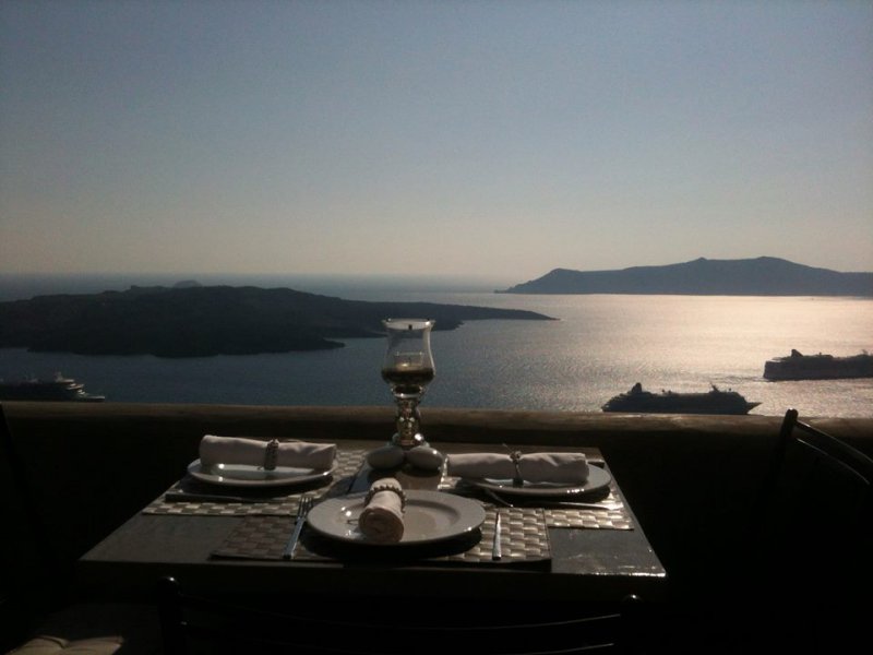 santorini-apiron-view.