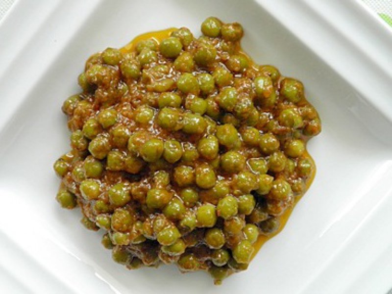 Fresh Peas Stewed with Tomatoes, Olive Oil and Dill