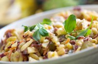 MIXED SALAD WITH CRAB AND BASIL