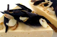 FOOD - DESSERT - AMARETTO CHEESCAKE