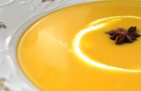 320 x 320: FOOD - CARROT SOUP WITH STAR ANISE