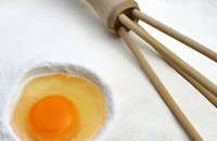 egg whisk flour