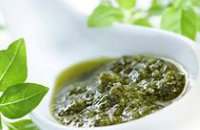 FOOD - BASIL, GARLIC AND PARMESAN SAUCE (PESTO)