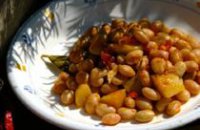 210 x 210: FOOD - BEAN STEW WITH POTATOES, BELL PEPPERS AND CRANBERRIES