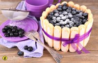 Σαρλότ με ανθότυρο γιαούρτι και blueberries 