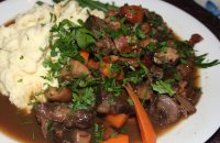  Μοσχάρι  μπουργκινιόν  ( bourguignon )