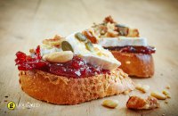 Bruschetta with tomato jam and goat cheese