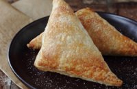 Sweet cheese & raisin turnovers