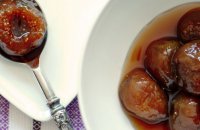 Figs Poached in Mavrodafne on a bed of Manouri