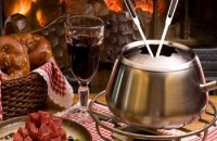 Meat Fondue with Tomato Sauce