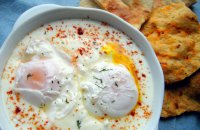 turkish eggs with yogurt