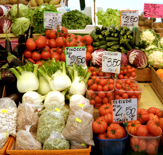 320 x 320: FOOD - ITALY - VEGETABLES - FOOD MARKET