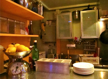 Ypovrihio (The Submarine), small portions of greek food with a twist