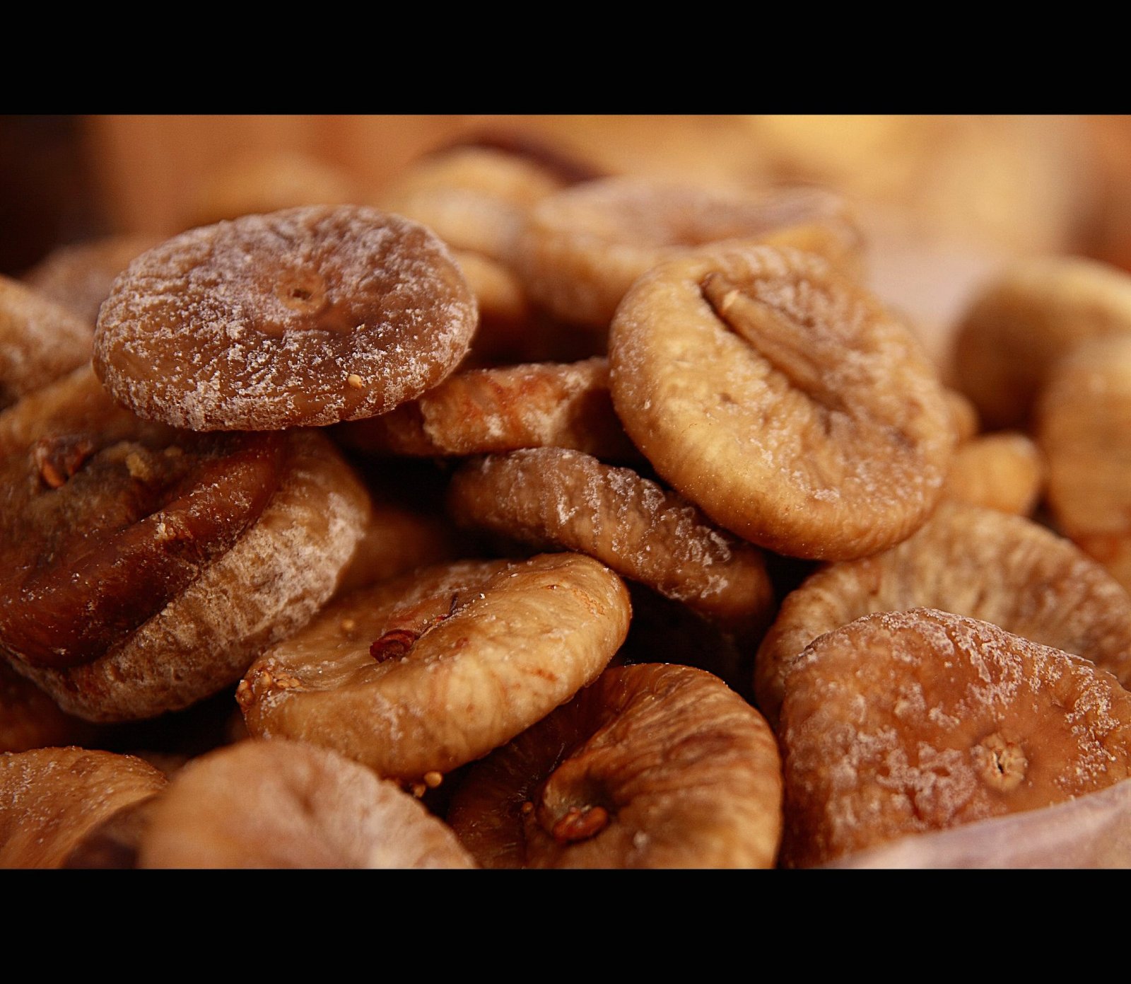 figs,nuts,appetizer,healthy food