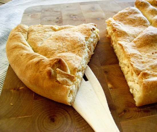 Cheese and Onion pie - Kalasouna