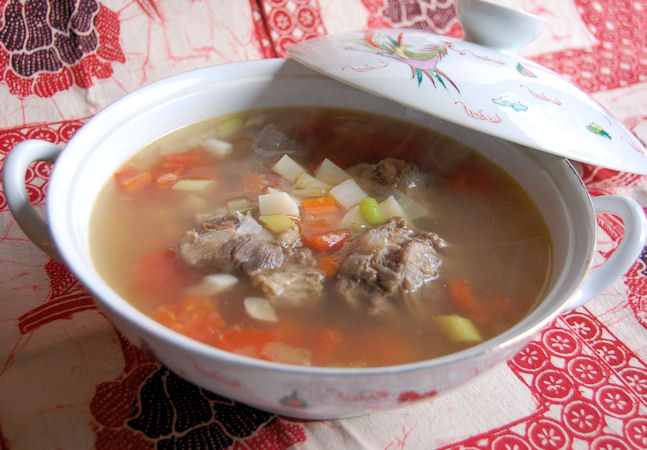 Oxtail soup with Vegetables