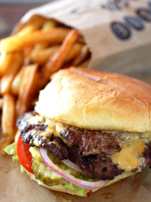 Old Classic American Cheeseburger