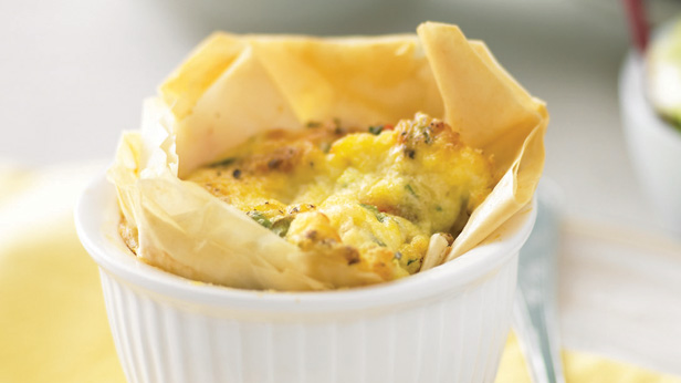 Pastry baskets with Frankfurt sausages and mushrooms