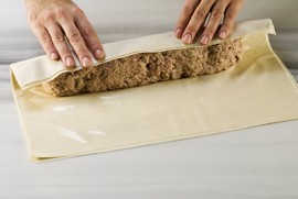 Κλασικό ρολό της γιαγιάς τυλιγμένο με σφολιάτα