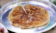 Τραγανή Παστουρμαδόπιττα