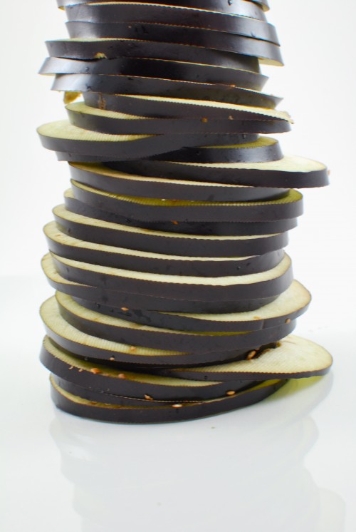 veg-fresh-cut-aubergine