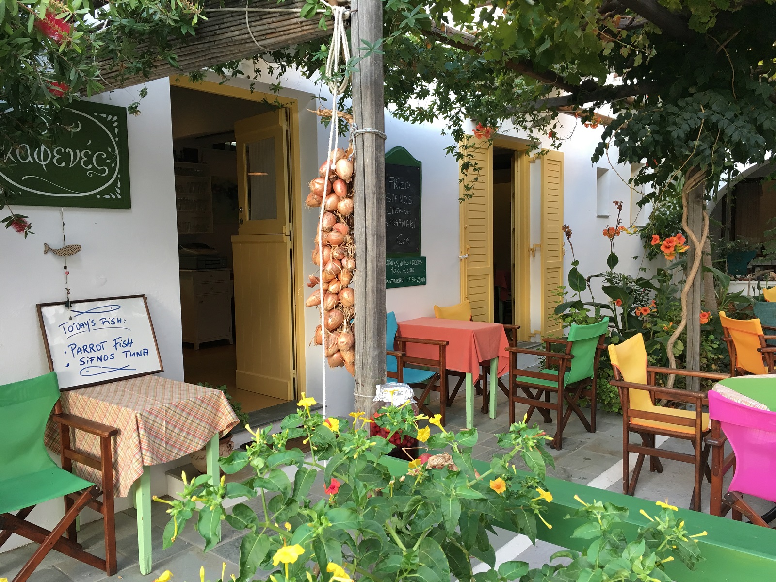 Καφενές… το καλά κρυμμένο μυστικό για καλοφαγάδες στην Σίφνο